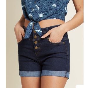 Karaoke seamstress shorts